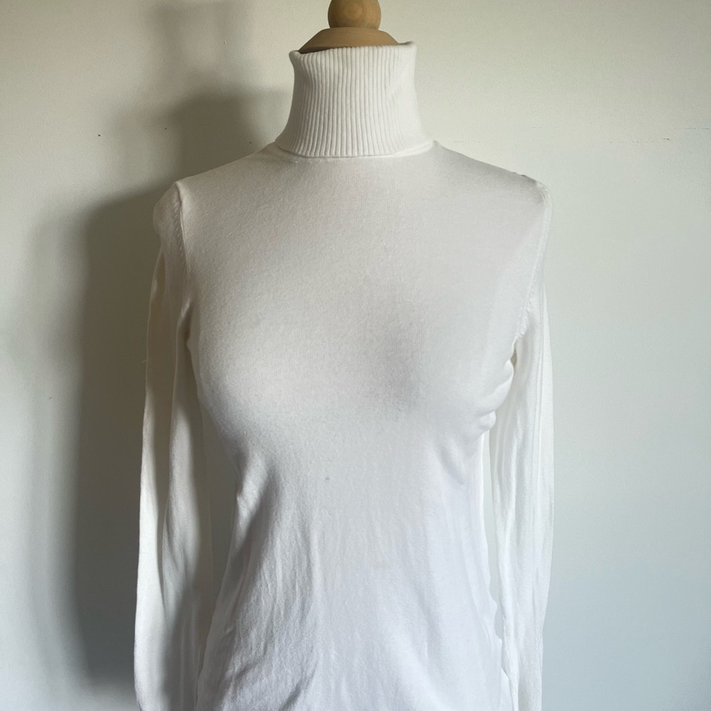 GAP Classic White Long Sleeve Turtleneck size small
